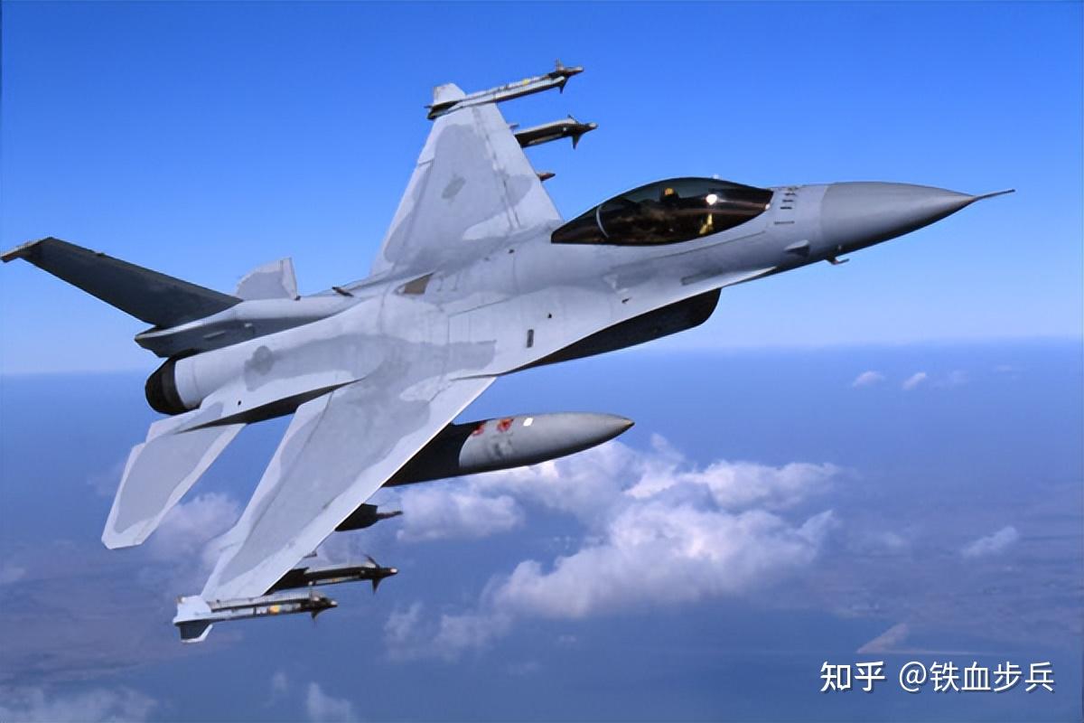 足球联赛中火爆场面持续擦枪走火