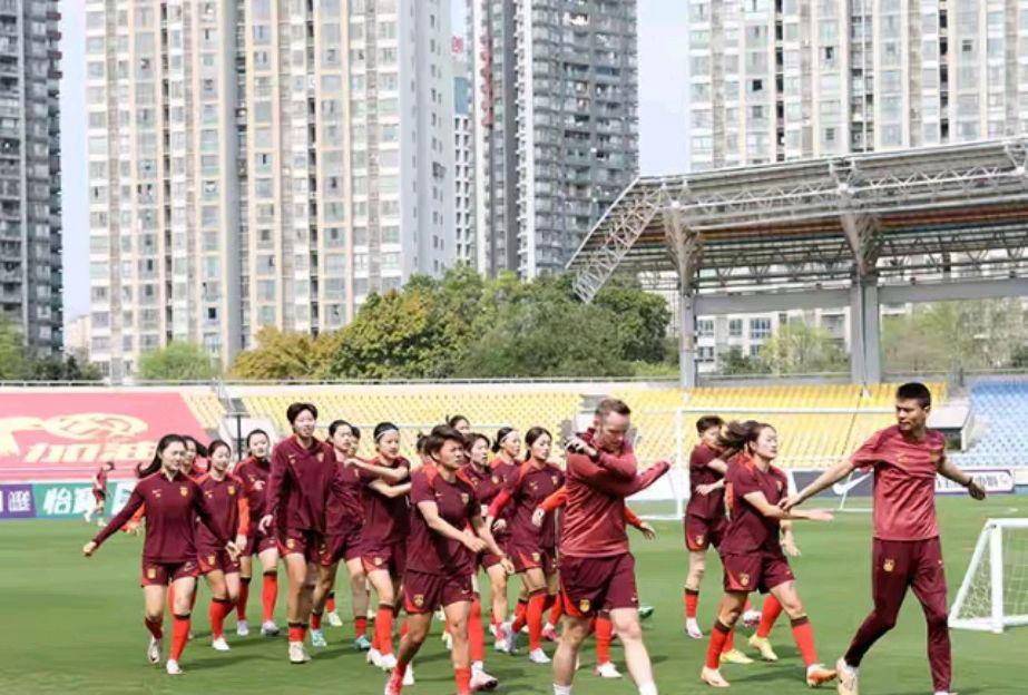 关于超级球星加盟：女足国家队备战国际比赛取得突破的信息