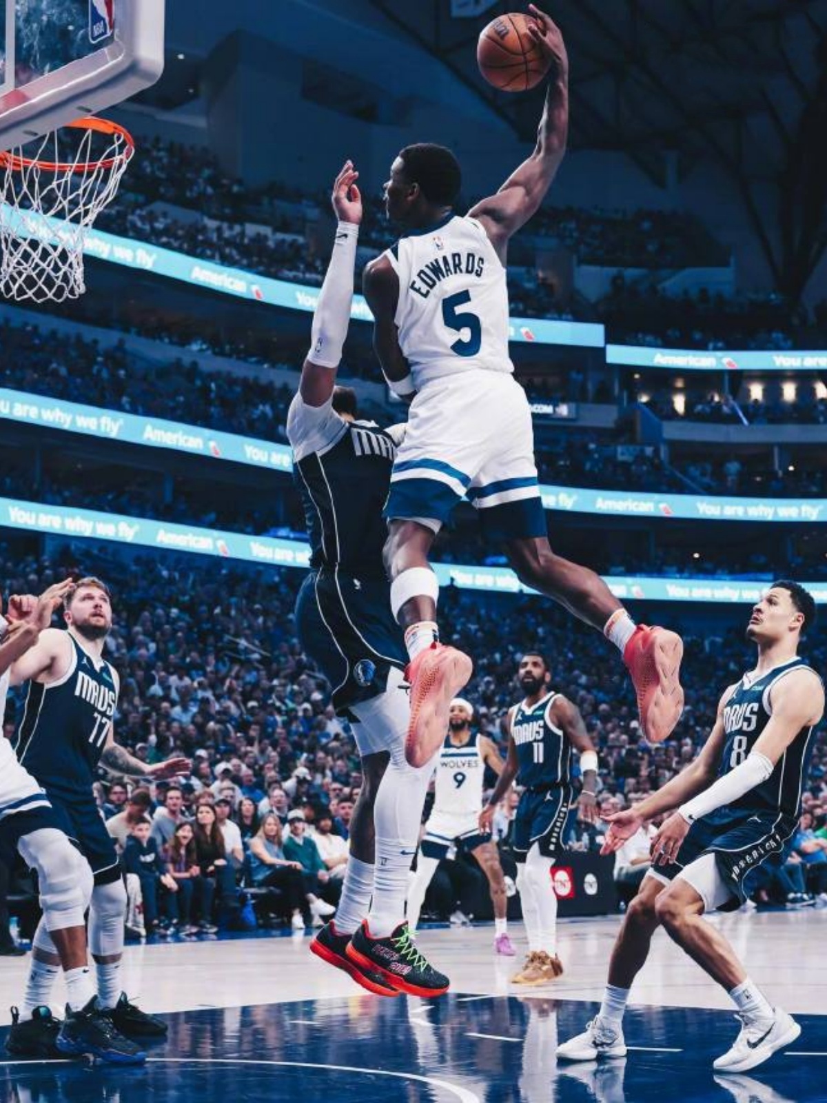 勇士碾压雄鹿，德罗赞状态火热